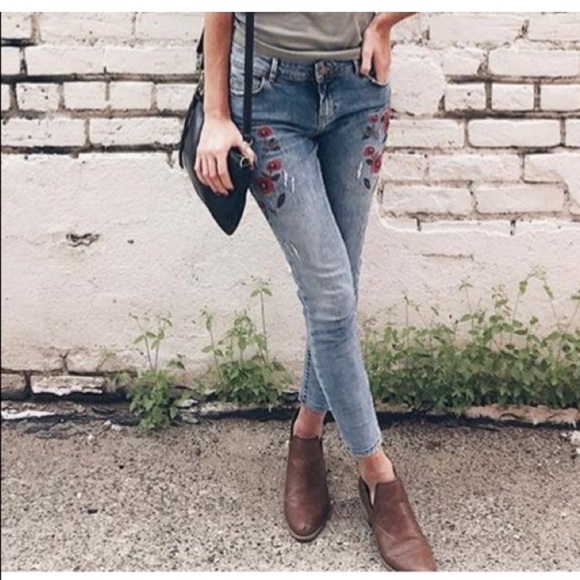 Zara Embroidered Floral Ankle Jeans - Picture 4 of 10